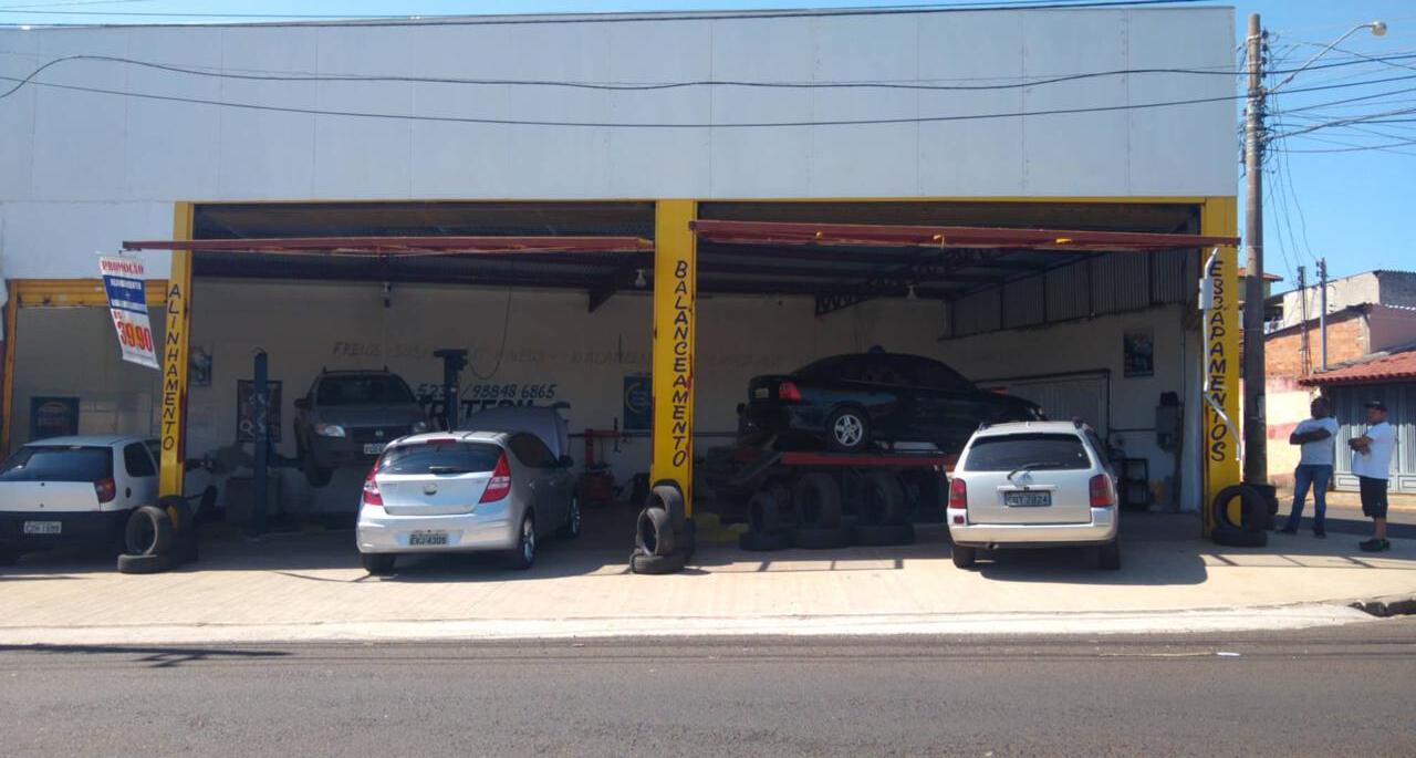 Vista de uma das primeiras oficinas da Math's Car