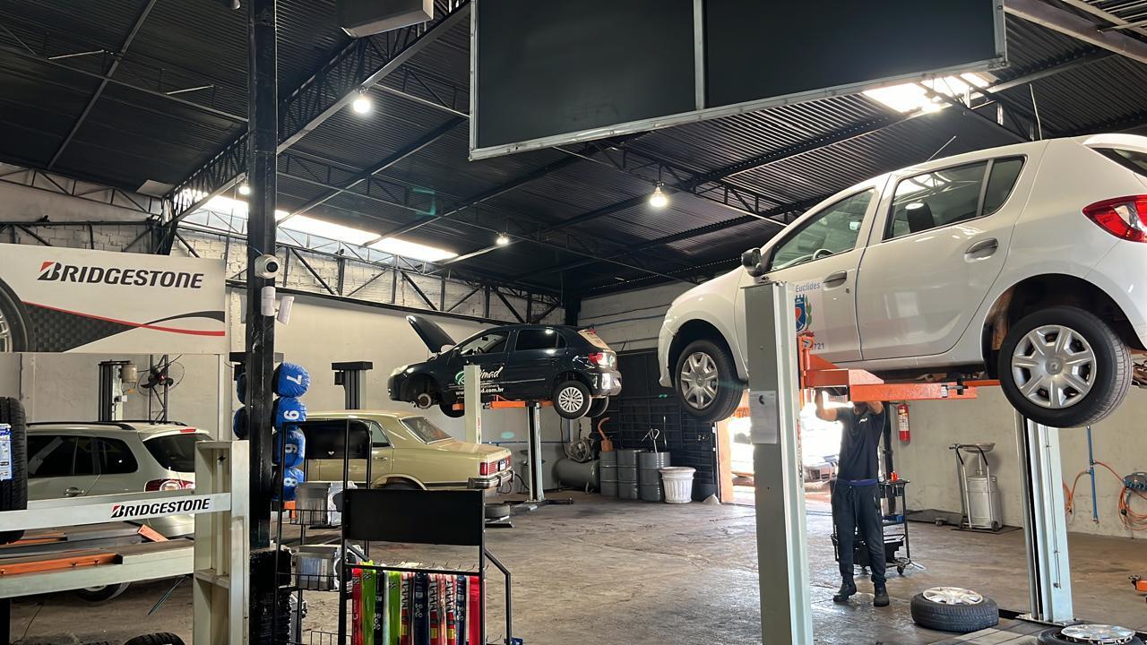 Oficina da Math's Car em fase de crescimento, com mais estrutura