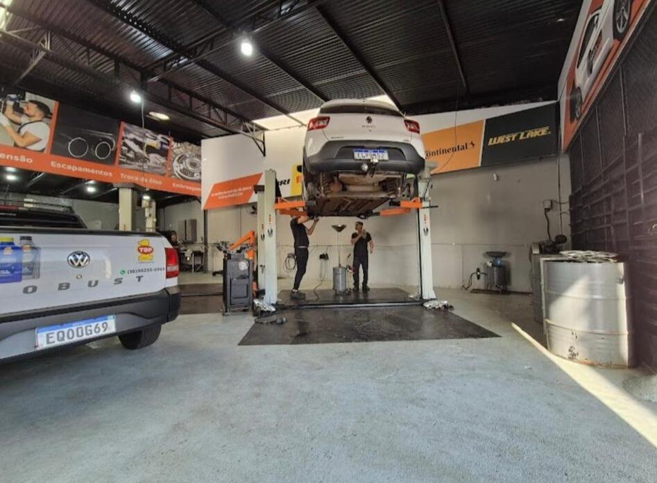 Equipe na unidade atual da Math's Car